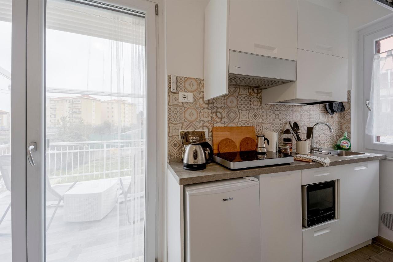 Il Gattino Di Porto - Apt 6 - Monolocale Terrazzo Piscina Imperia Buitenkant foto